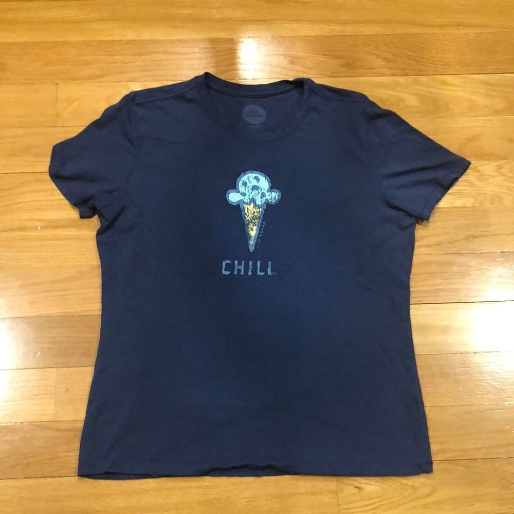 𝅺LIFE is good chill shirt size medium.